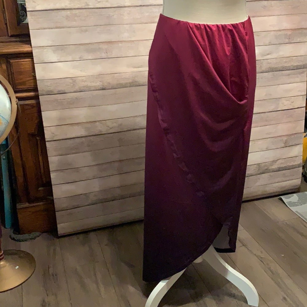 Women’s Ombré skirt with elastic waist. Size M